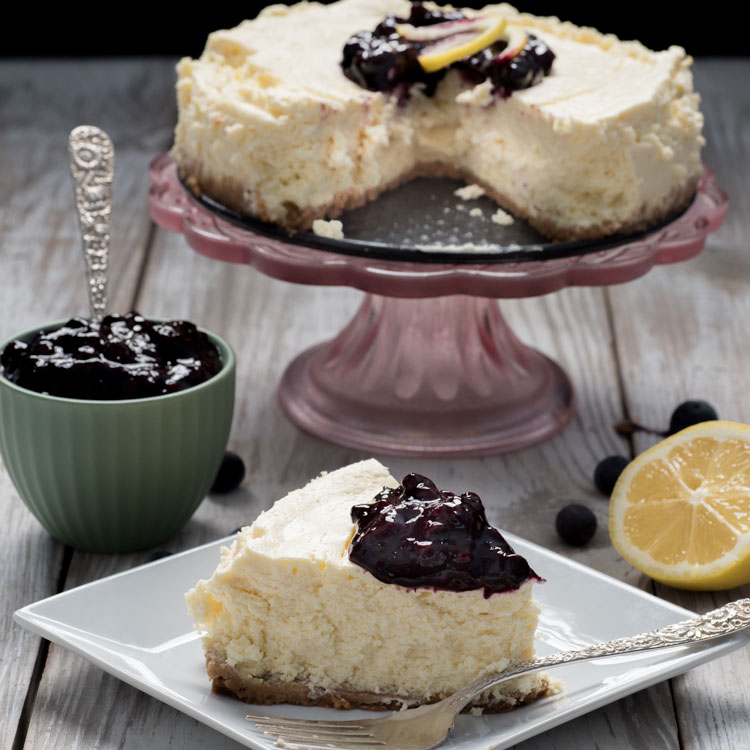 Easy Instant-pot Meals: Cheesecake with blueberry sauce