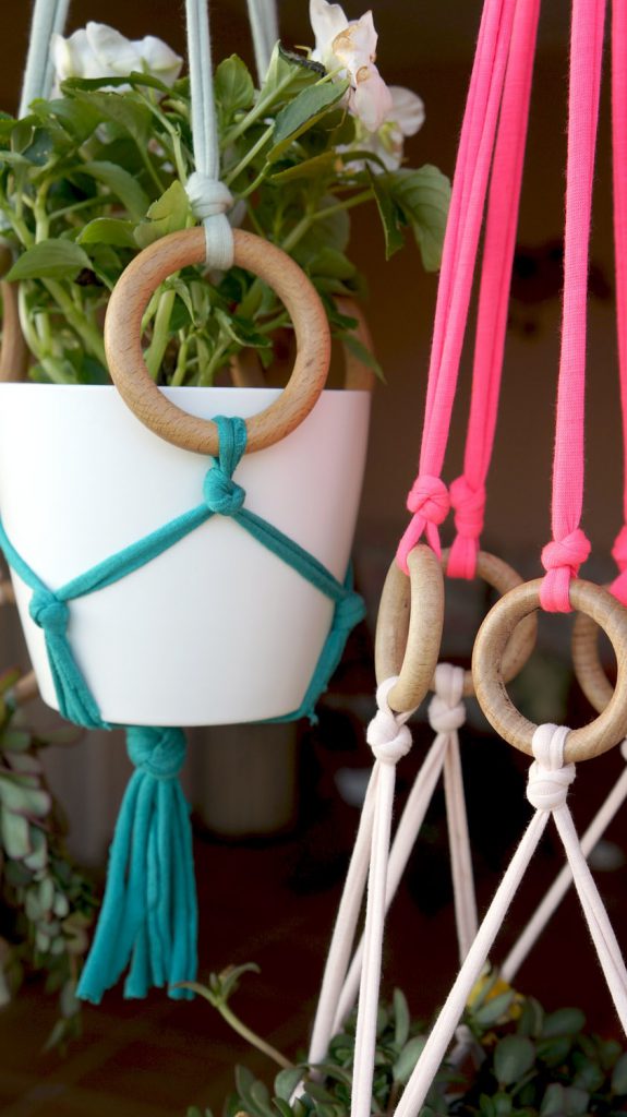 Bohemian inspired bedroom: DIY plant hangers