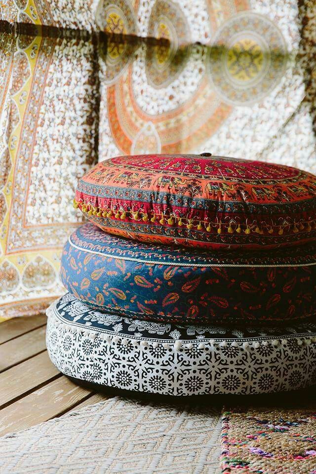 Bohemian Inspired Bedroom: Floor pillows