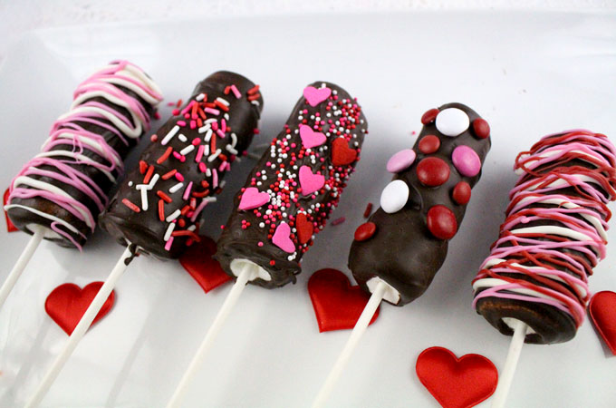 Valentine's Day Recipes: valentines day marshmallow wands