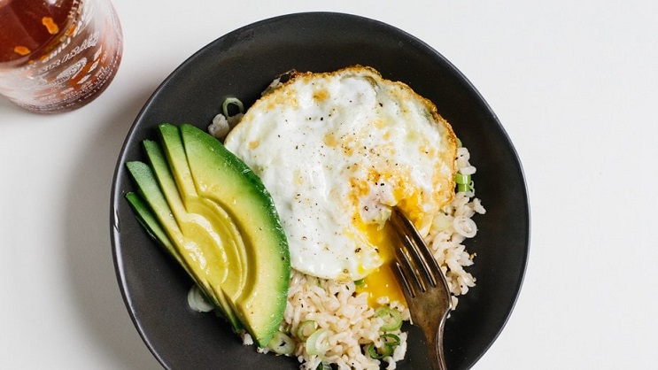 Put an egg on it: Rice bowl with Fried Egg and Avocado