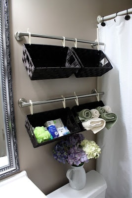 Organize your bathroom : hanging baskets
