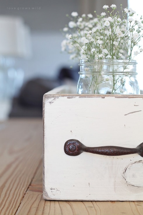 diy farmhouse decor: diy wood box centrepiece