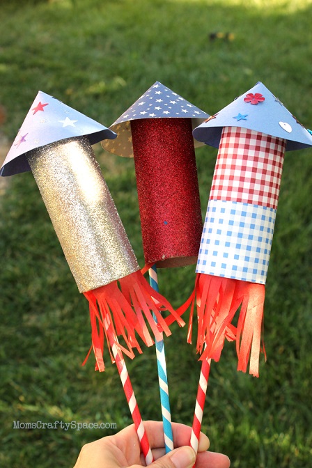 DIY fourth of July decorations: Toilet Paper Roll Rockets