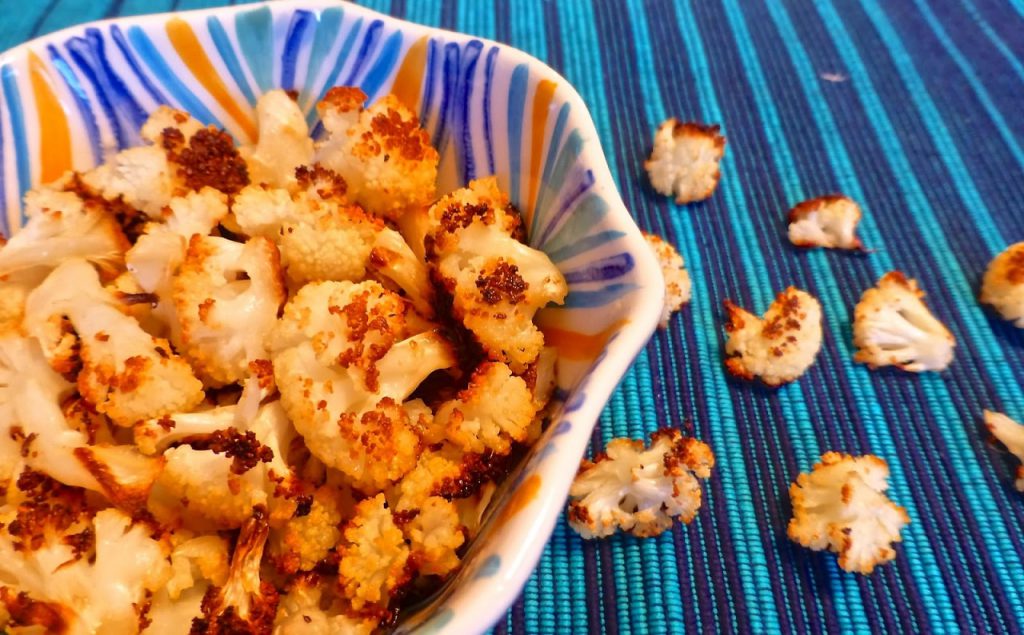 keto snack recipes: roasted cauliflower popcorn