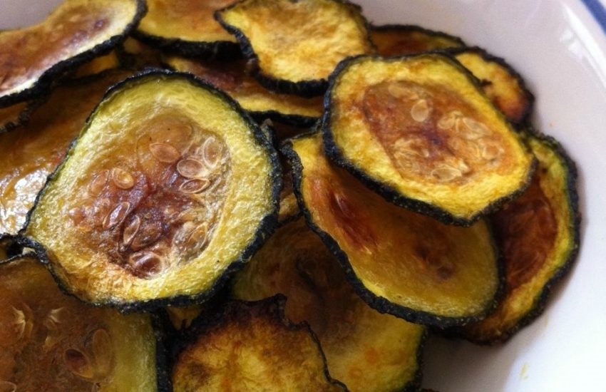 keto snack recipes: zucchini chips